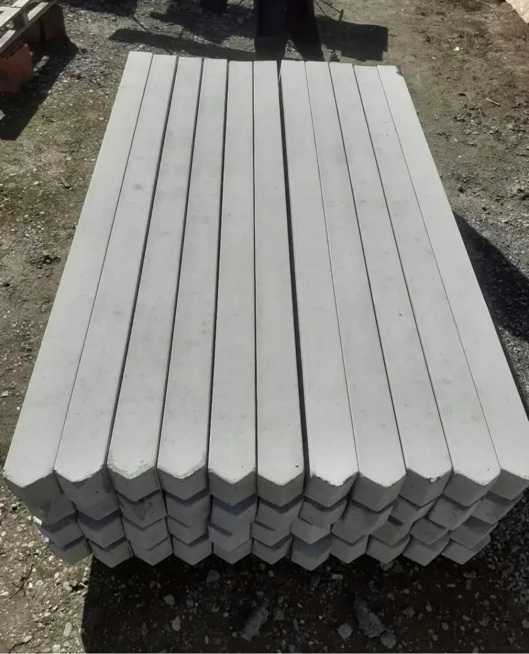 Betonski stubovi za ogradu, pogled odozgo
