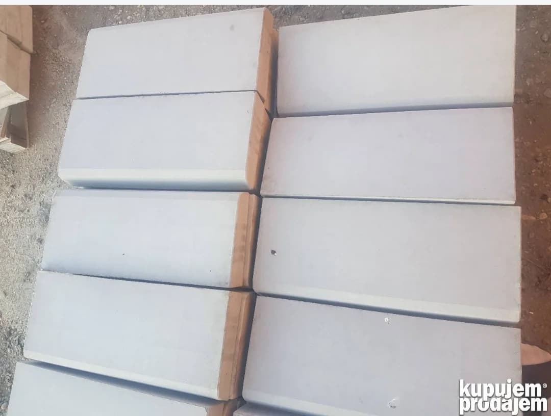 Betonski ivičnjak sivi 21×7 cm u produkciji