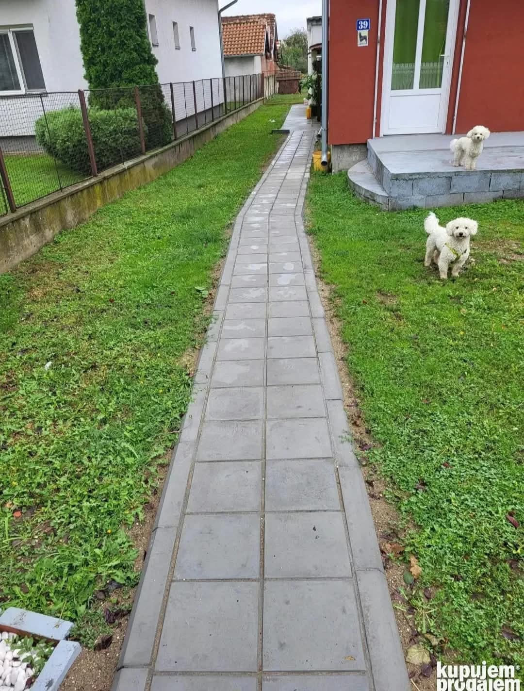 Popločana staza sa betonskim ivičnjacima